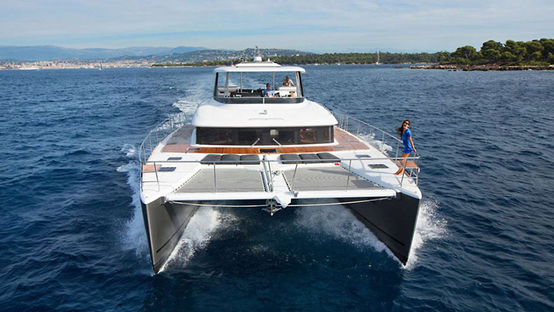 Power catamaran Jan's FeLion underway on a BVI charter