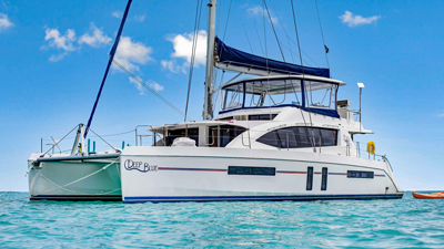 Catamaran Deep Blue