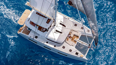 Catamaran Evenstar